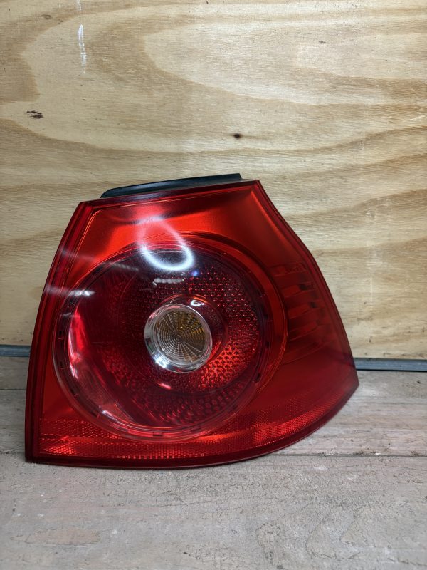 Feux ard VW Golf 5