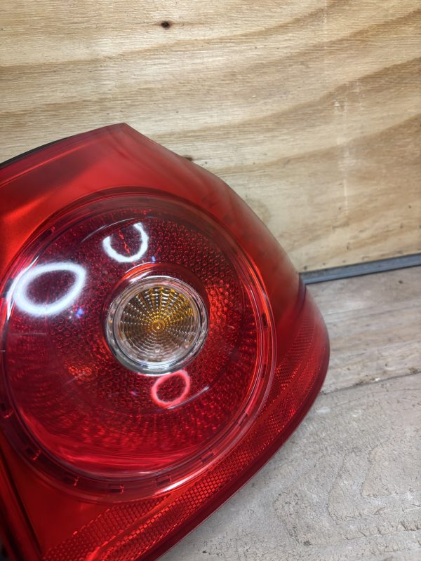 Feux ard VW Golf 5