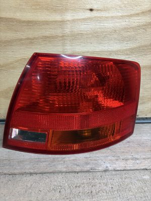Feux ard Audi A4 B7 break