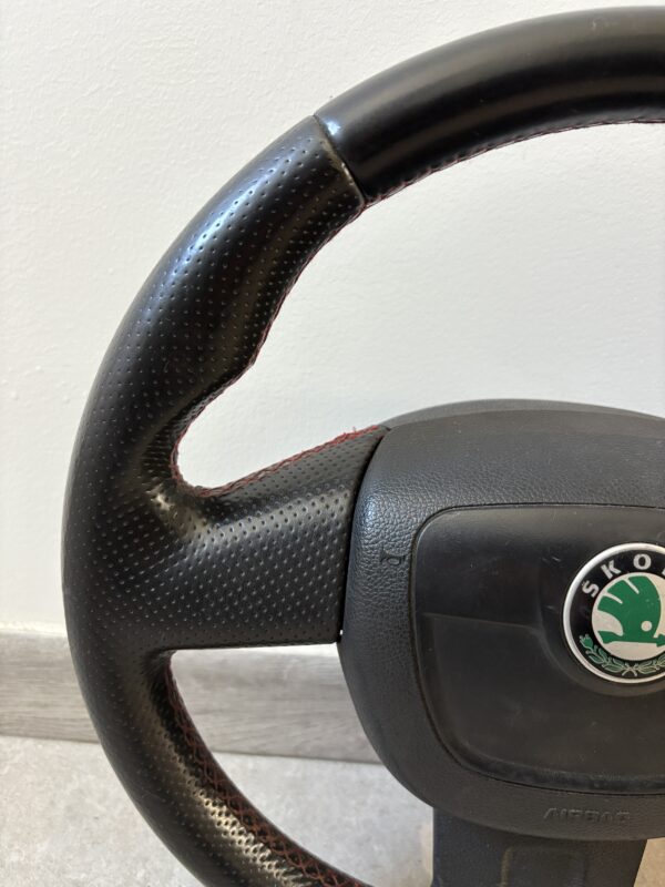 Volant surpiqué Skoda Fabia 2