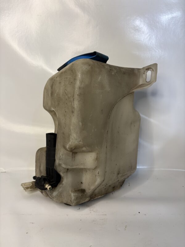 Bocal lave-glace VW Golf 4/ A3 8L