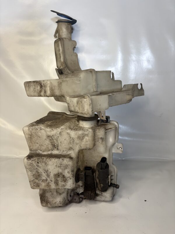 Bocal lave-glace VW Passat B6