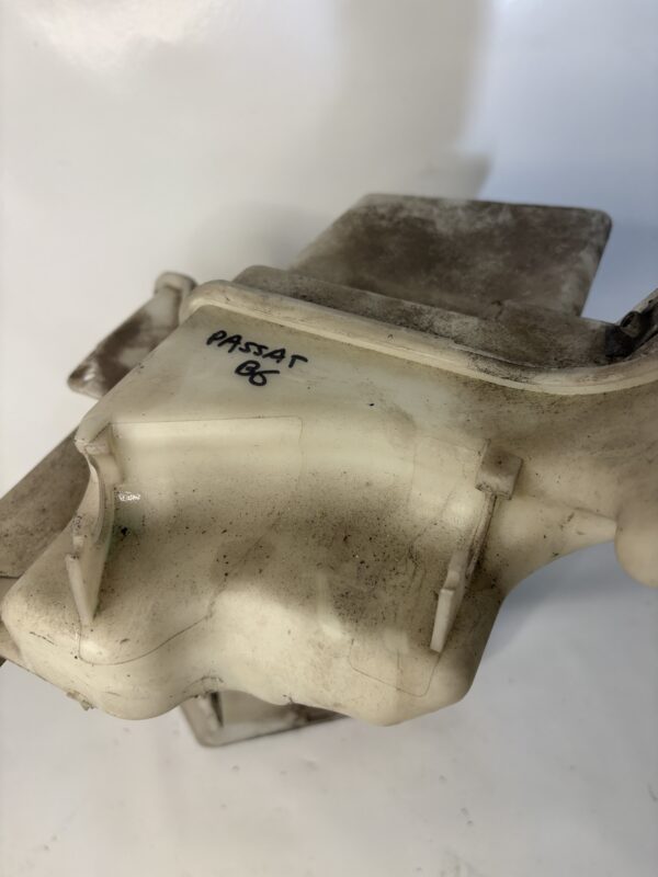 Bocal lave-glace VW Passat B6