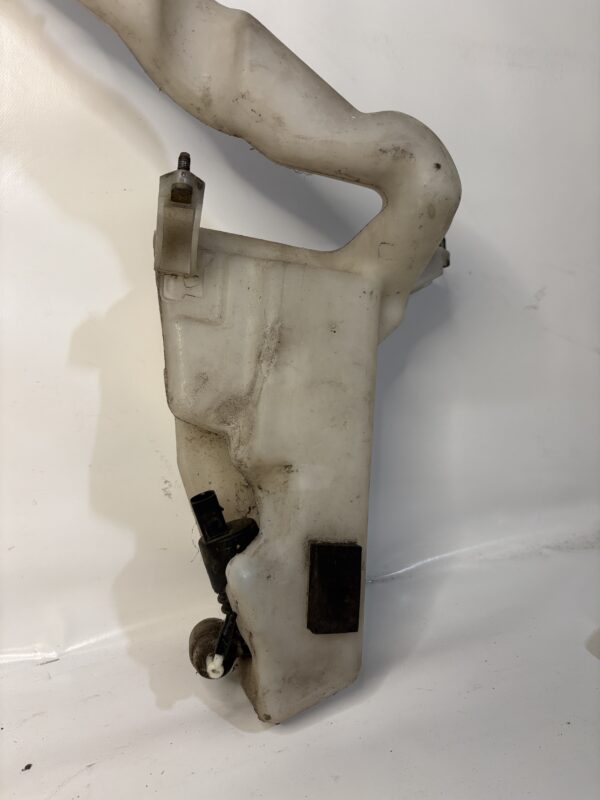 Bocal lave-glace VW Polo 9N