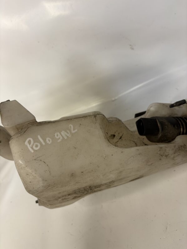 Bocal lave-glace VW Polo 9N