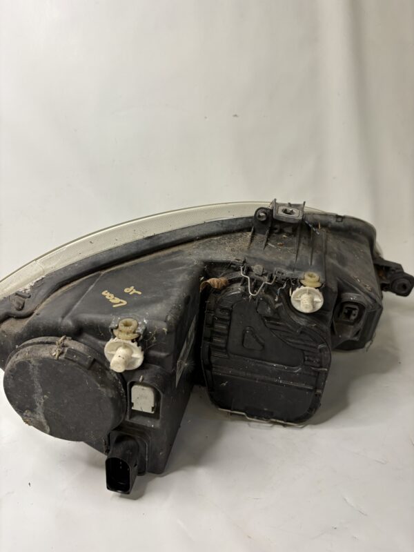 Phare AVG Seat Leon 1P