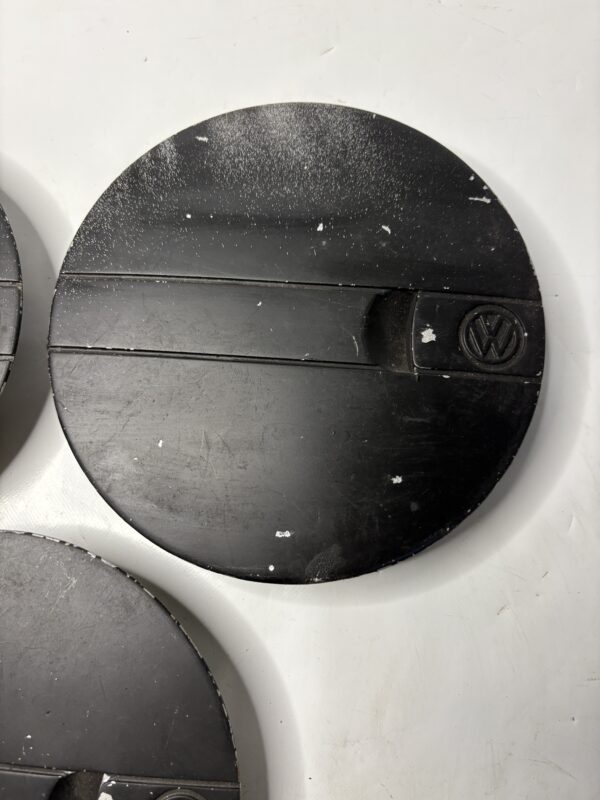IMG_0567 Lot 3 centres de roue noir VW Golf 2/B3