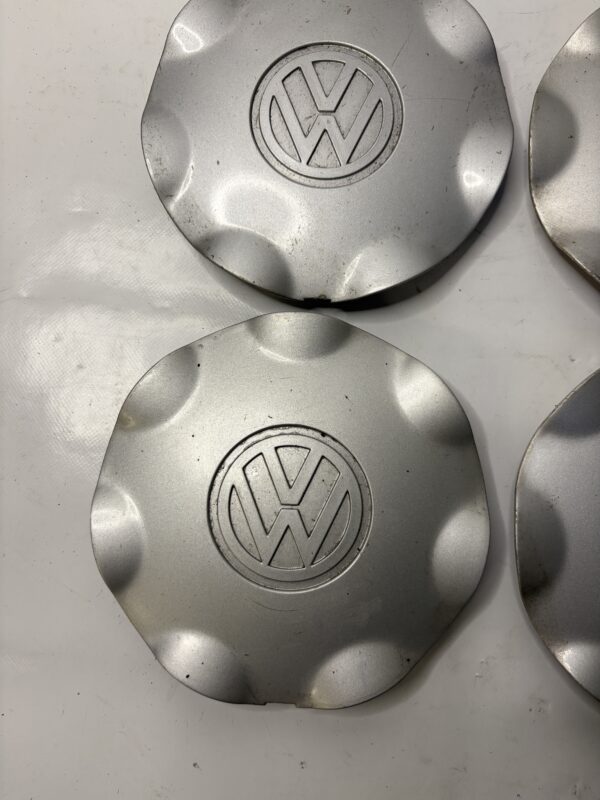 IMG_9673 (1) Lot 4 centres de roue VW Golf 3