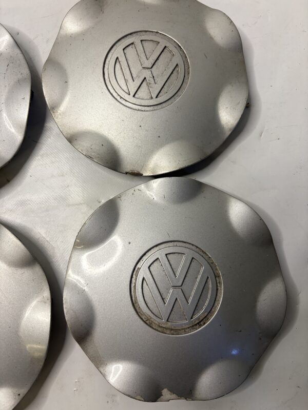 IMG_9674 (1) Lot 4 centres de roue VW Golf 3