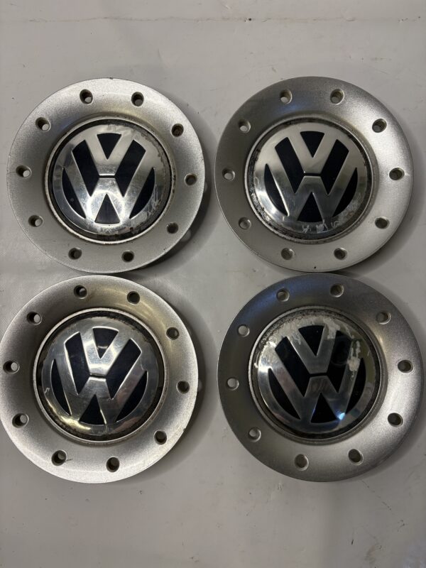 IMG_9676 Lot 4 centres de roue VW Polo 9N