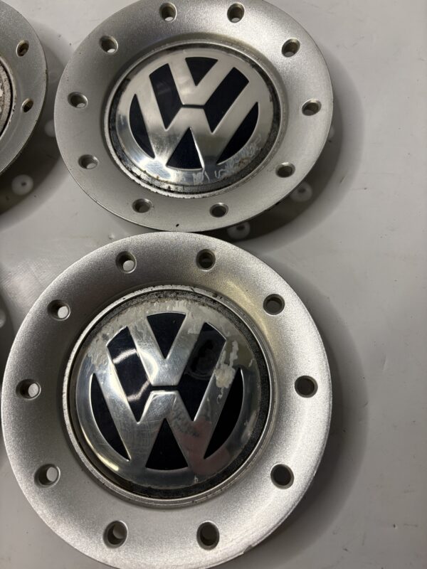 IMG_9678 Lot 4 centres de roue VW Polo 9N
