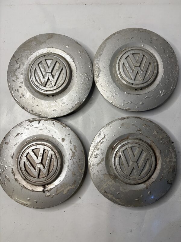 Lot 4 centres de roue VW Golf 3