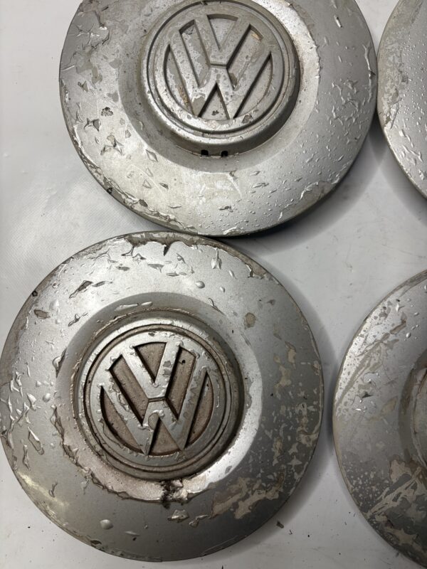 Lot 4 centres de roue VW Golf 3
