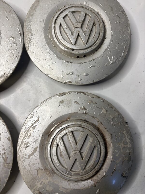 Lot 4 centres de roue VW Golf 3