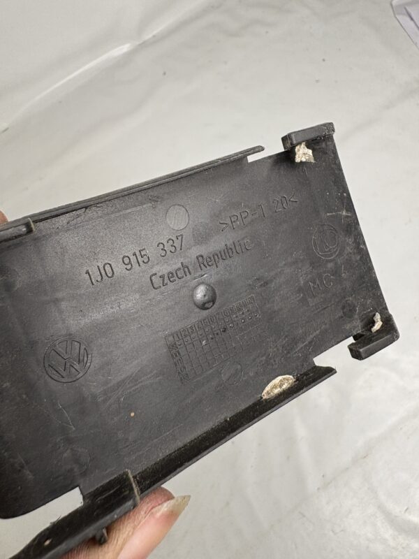 Cache batterie VW Golf 4