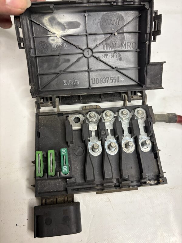 Boitier fusible VW Golf 4
