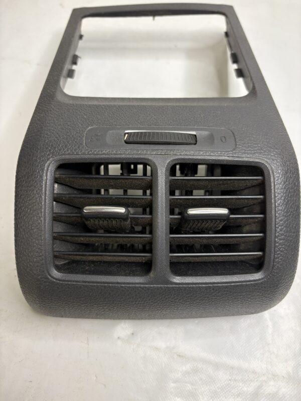 IMG_7442 Grille aération arrière VW Golf 5