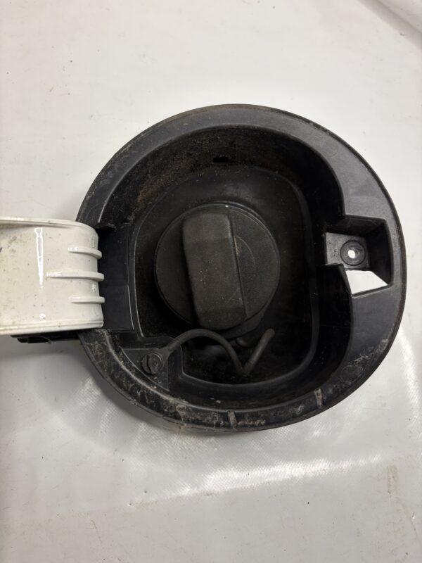 IMG_7455 Trappe essence+ bouchon VW Golf 5