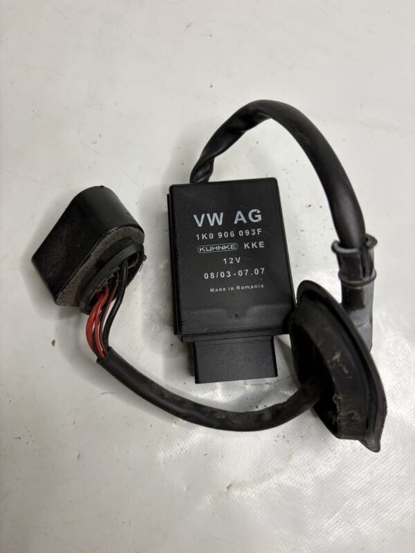 Module commande pompe carburant VW Golf 5